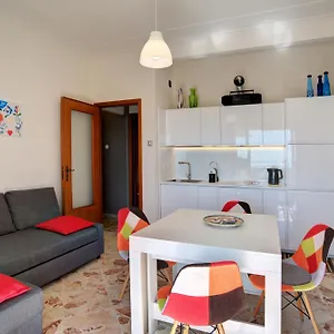 https://top-floor-aparthotel-bentivoglio.taorminaitalyhotels.com